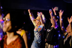 ライブで盛り上がっている