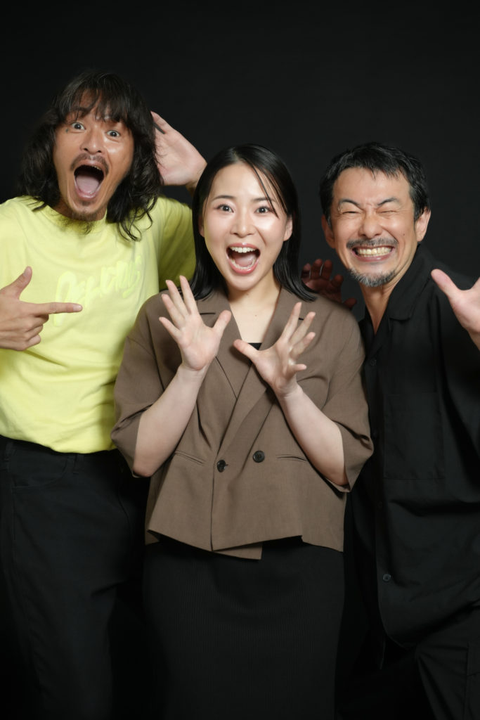 アートメイクをされているまなべさんとStudio Fictionのふたり