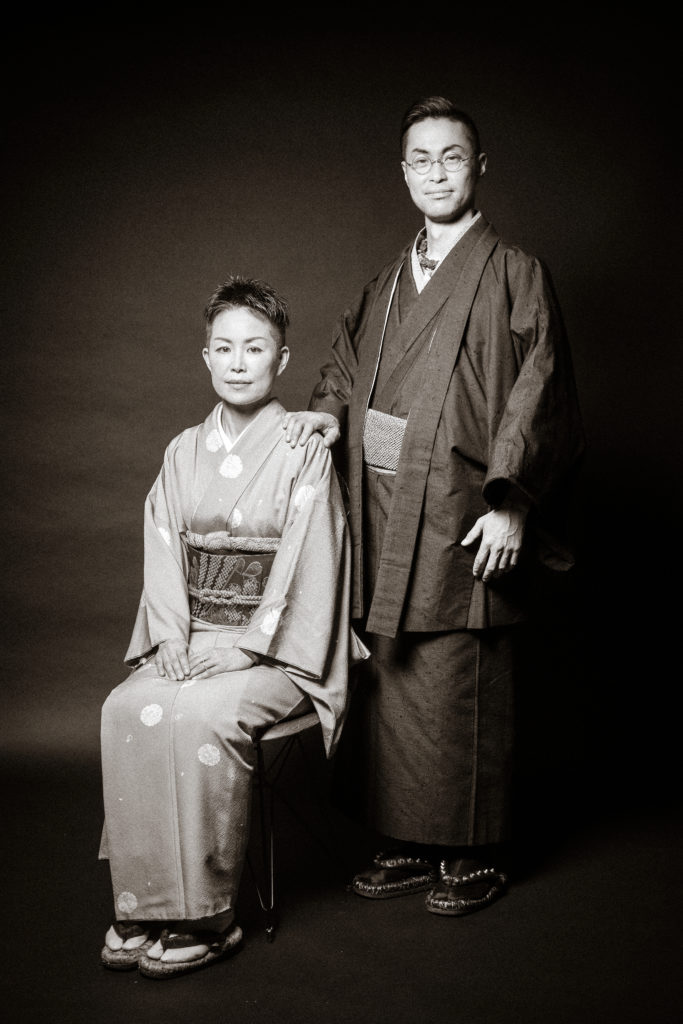 着物を着た夫婦写真