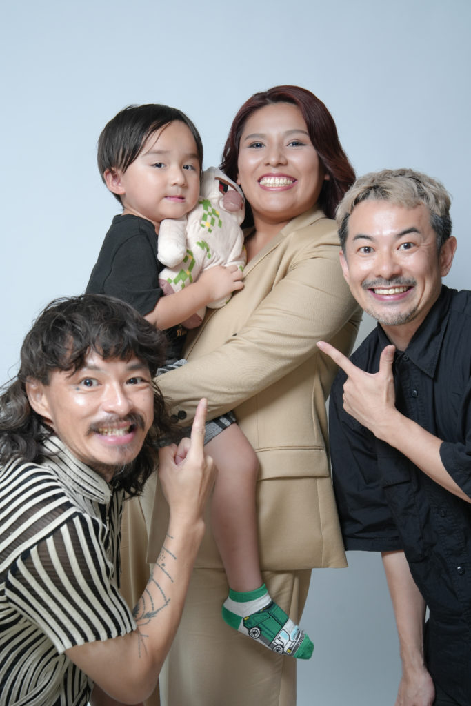 ベラさんとベラさんの息子さんとStudio Fictionのふたり