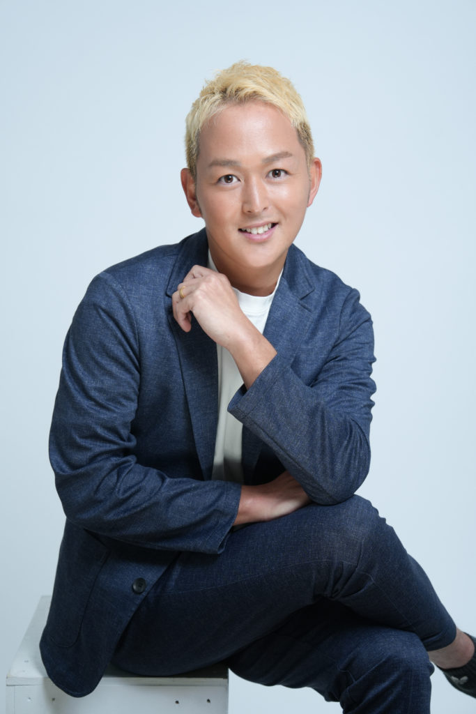 金髪の男性の写真