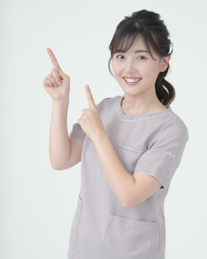 Studio Fictionで撮影した、スクラブを着た女性のポートレート写真