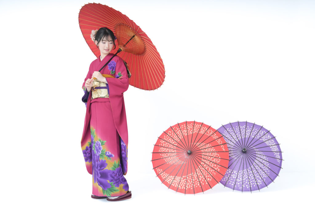 番傘を指している女性