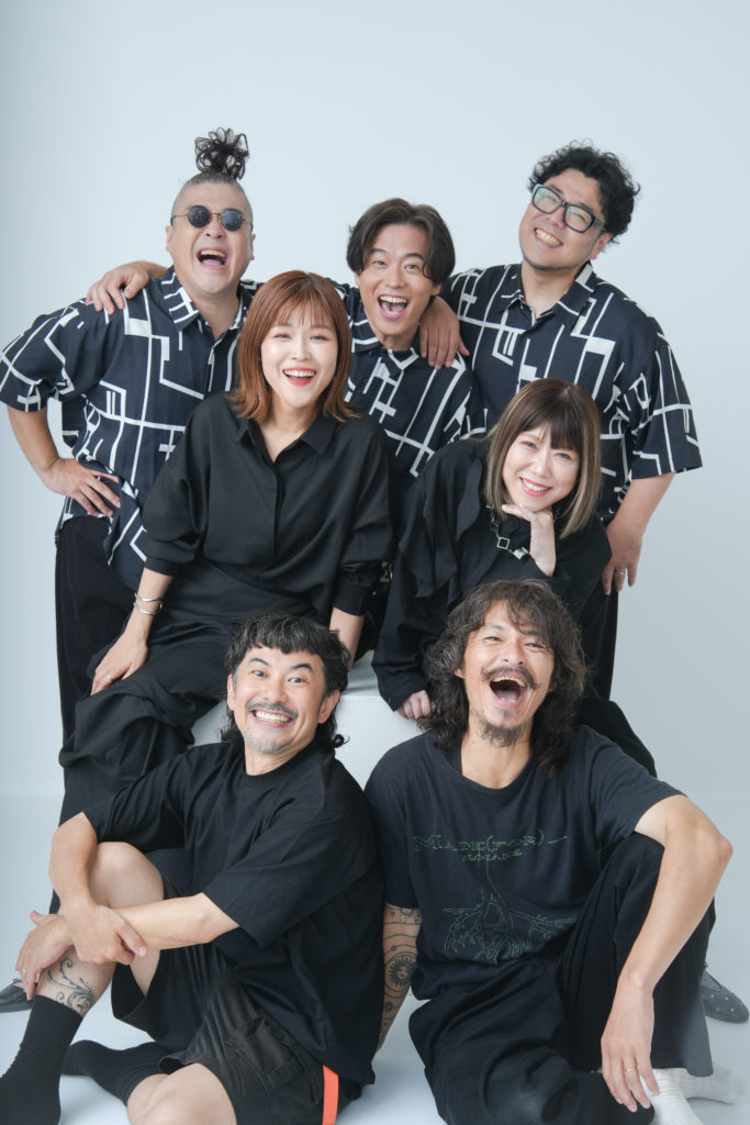 TEAM SURPRISEのメンバーとStudio FIctionのふたり